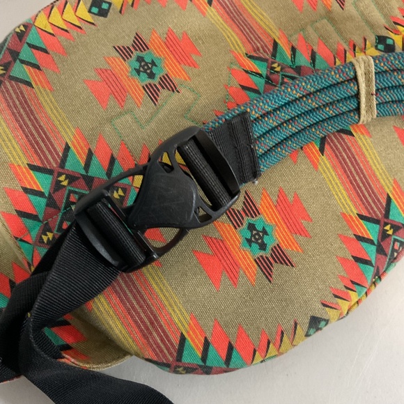Kavu Rope Sling Crossbody Bag Southwest Aztec Print - Picture 7 of 11